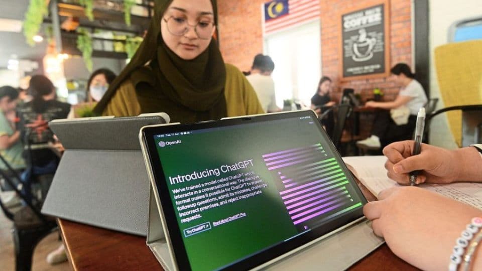 How to Use AI Tools Ethically in Academic Writing: A Student's Complete Guide